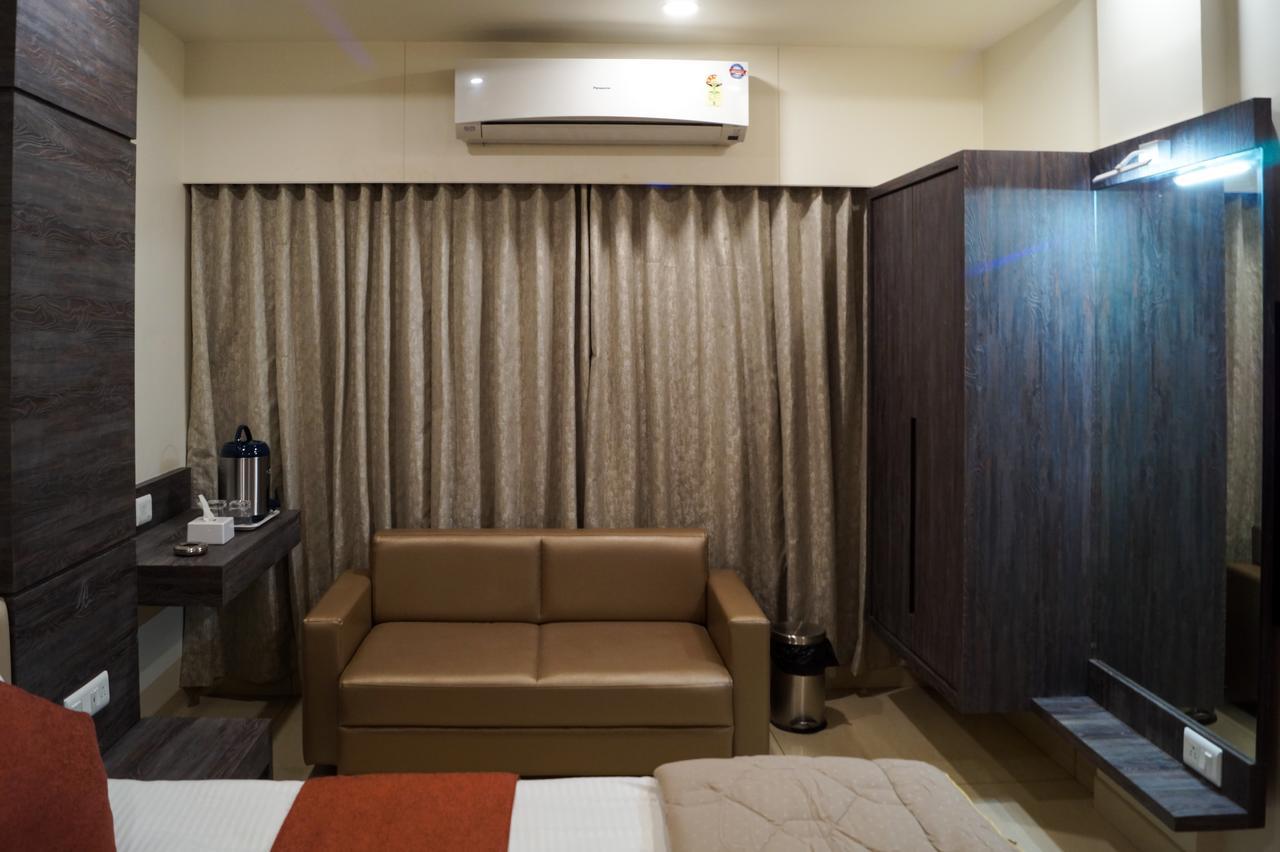 Hotel Midtown Vadodara Exterior foto